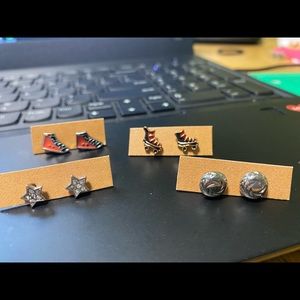 4 pairs of earrings